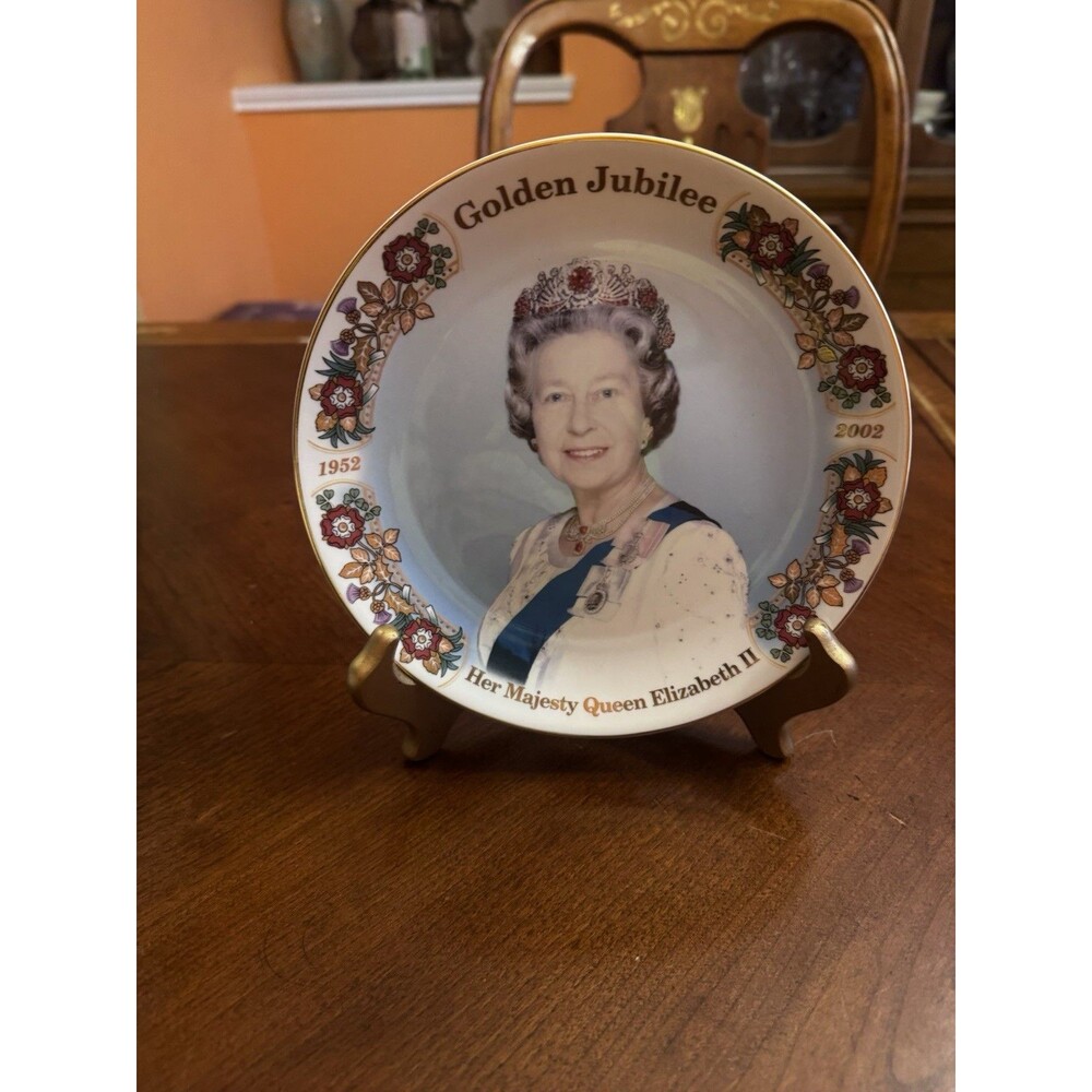 NORFOLK CHINA QUEEN ELIZABETH II GOLDEN JUBILEE 2002 WALTHAM ABBEY PLATE
